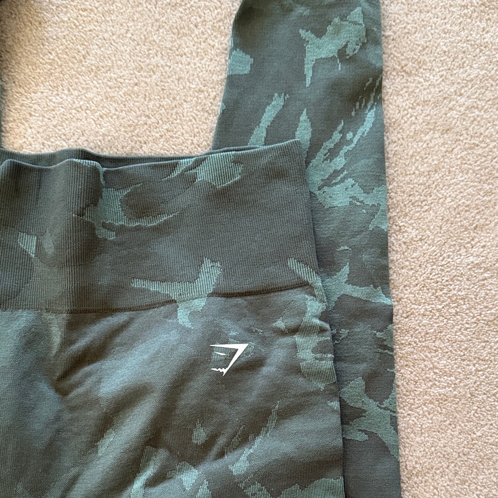 Gymshark Green Camouflage Leggings | Size 6

Excellant condition